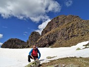 43 Autoscatto con da sfondo la cima nord dei Tre Pizzi